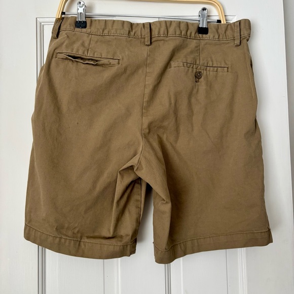 Banana Republic Factory Men's 9” Lived-In Short - Picture 3 of 6